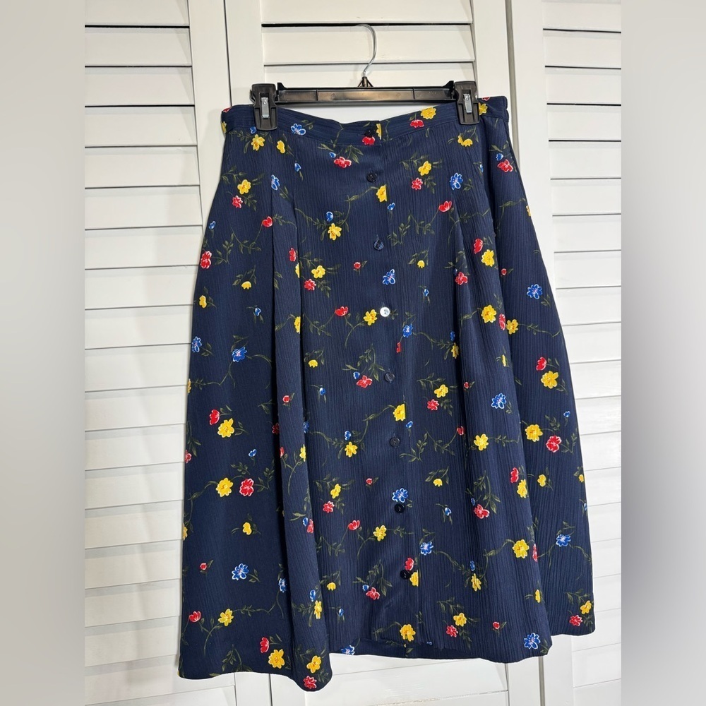Vintage Women’s Floral Button-Down Midi Skirt Size 12 (31 inch waist). - Picture 3 of 4